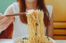 娱乐吃瓜酱吃面条视频,趣味横生瞬间引网友热议